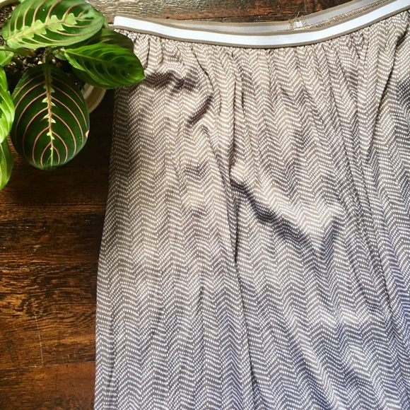 Old Navy Maxi Skirt - Picture 2 of 4